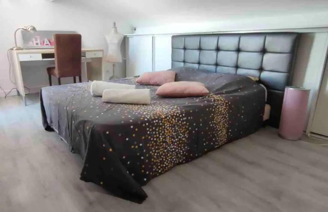 Aparthotel La Nuit Etoilee à Saint-Martin-de-Crau Extérieur photo