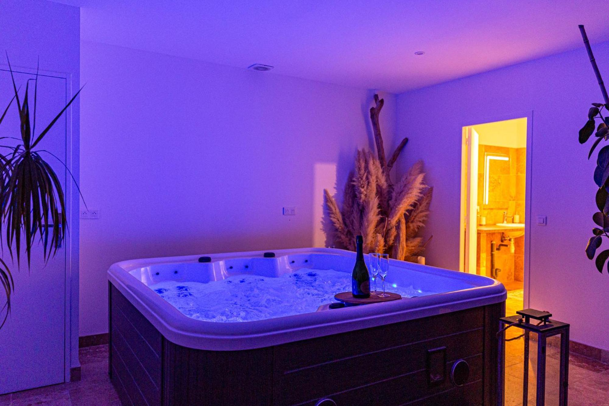 Aparthotel La Nuit Etoilee à Saint-Martin-de-Crau Extérieur photo